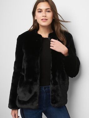 GAP Women's Black Oversized Faux-Fur Jacket